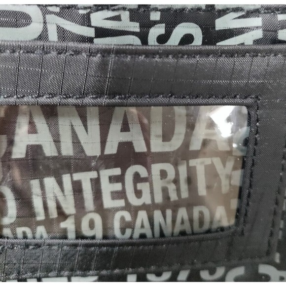 Roots Canada Messenger Crossbody Bag Black & Gray Nylon Establish 1973 Small NWT - Picture 13 of 14